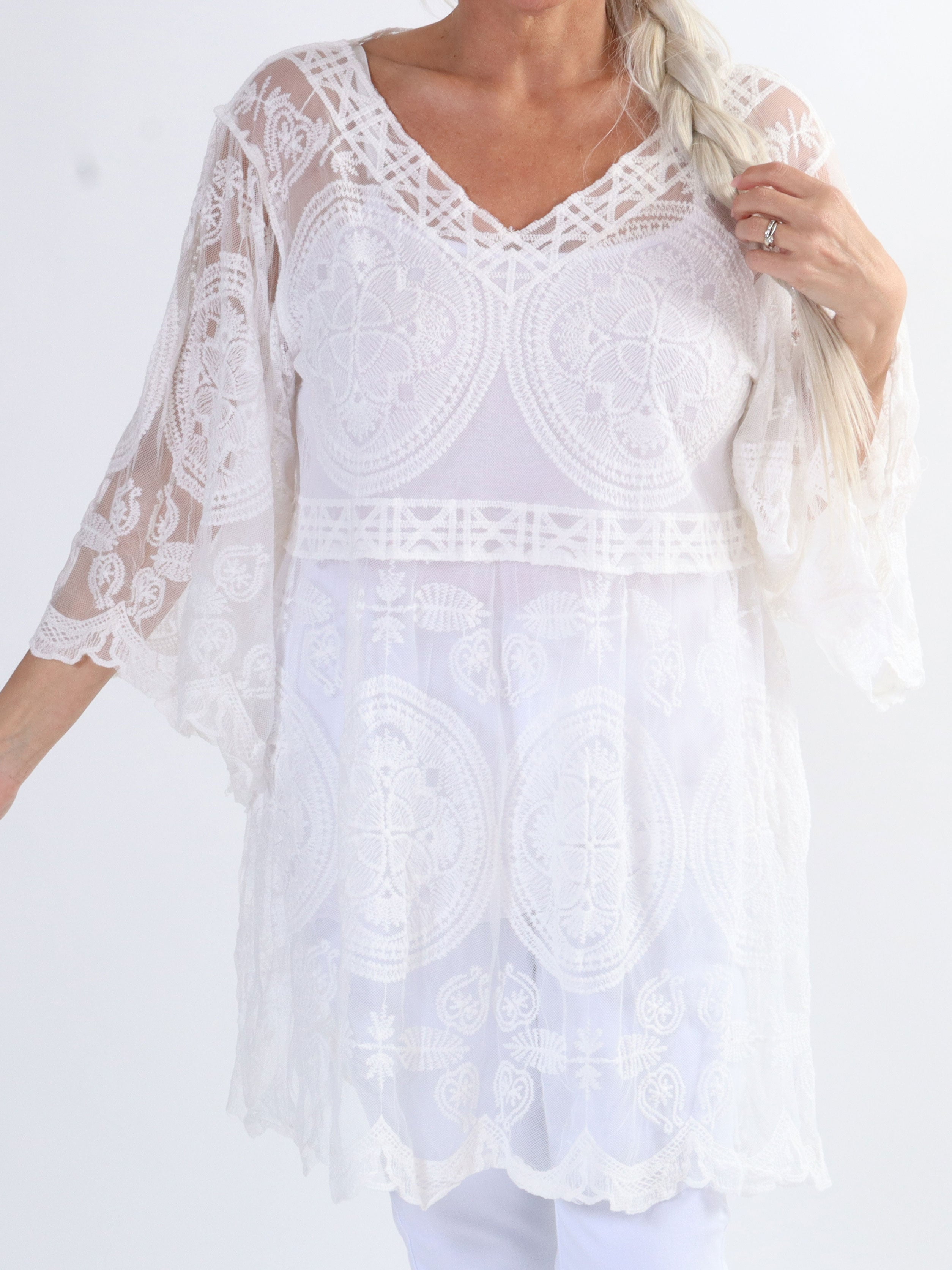 Tessa - Sød plus size semi-transparent blonde tunika